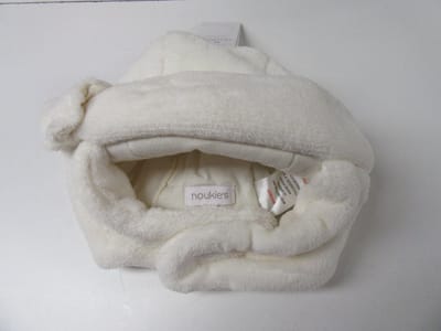 kindermuts noukie's in creme met bloem  T0 /  43 cm  1-3 maand