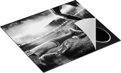 Chefcare Inductie Beschermer Voetbal Sliding in het Stadion - Zwart Wit - 60x50 cm - Afdekplaat Inductie - Kookplaat Beschermer - Inductie Mat