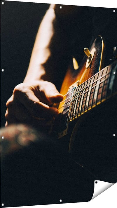Gards Tuinposter Man Speelt Gitaar - 100x150 cm - Tuindoek - Tuindecoratie - Wanddecoratie buiten - Tuinschilderij