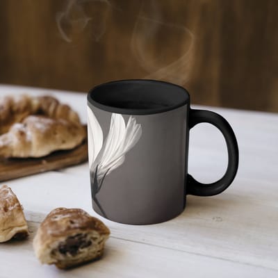 Magische Mok - Foto op Warmte Mokken - Koffiemok - Bloem - Minimalistisch - Zwart - Wit - Magic Mok - Beker - 350 ML - Theemok