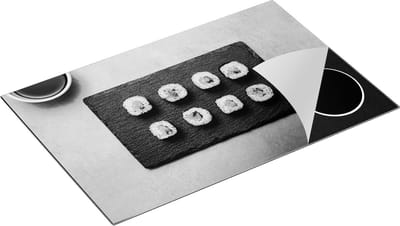 Chefcare Inductie Beschermer Sushi Rolls op een Grijze Achtergrond - Zwart Wit - 80x50 cm - Afdekplaat Inductie - Kookplaat Beschermer - Inductie Mat