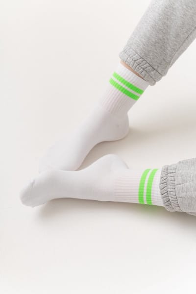 2 paar witte sportsokken met groene neonstrepen-katoenmix-maat 35-37