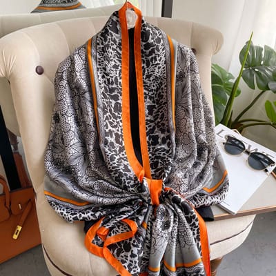 Design de Luxe 180x90cm Châles Plage Femmes Carrés Foulards Populaires Les Quatre Saisons Bandana Protection Solaire Style Foulard en Soie black