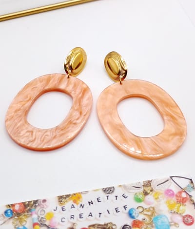 Jeannette-Creatief® - Resin - Ovaal Perzik en Goud - Perzik - Peach - Ovale Oorbellen - Oorbellen Dames - Resin Oorbellen - Resin - Resin Oorhangers - Dames Oorbellen - Oorhangers - Perzik kleur - Oorbellen Peach - Zacht Oranje - Oranje - Koningsdag