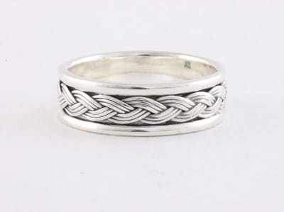 Zilveren ring met vlechtmotief - maat 16