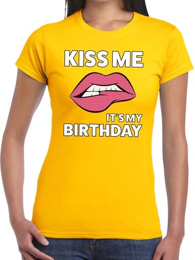 Kiss me it is my birthday t-shirt geel dames - feest shirts dames S