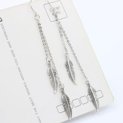 Vintage Veer Kwast Lang Hangende Oorbellen voor Vrouwen Mode Kleur Blad Metaal Druppel Oorbellen Eenvoudige Statement Sieraden white