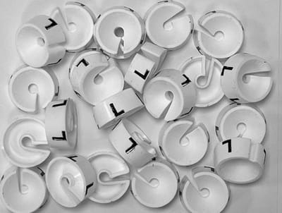 Bleijenberg Maatdopje maat L wit - Maataanduiding voor kledinghangers per 25 stuks - Maatringetje Ø 20 mm - Kledinghangers - Kleerhanger - Kapstok - Mark-Brics - wisersizer