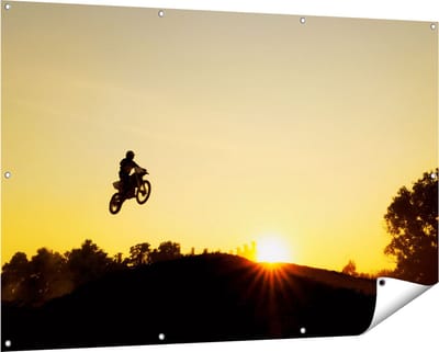 Gards Tuinposter Silhouet van een Motorcross bij Zonsondergang - 150x100 cm - Tuindoek - Tuindecoratie - Wanddecoratie buiten - Tuinschilderij