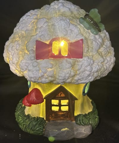 Polyresin solarlamp "Bloemkool huisje" - meerkleurig - warm witte LED - staand model - hoogte 18 x 16 x 12 cm - Tuindecoratie - Tuinverlichting