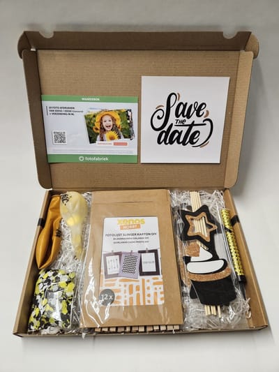 Foto Pret Pakket - Save the Date met fotocadeaubon, mystery card met persoonlijke (video)boodschap en vele foto-feestartikelen | Verjaardag | Jubileum | Zomaar