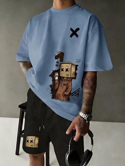 Stijlvolle en Comfortabele Heren Pyjama Set Lichtblauw met 'Kartonman' Schriftprint, Zachte Katoenmix, Perfect voor Ontspannen Dagen en Nachten - 2XL-3XL