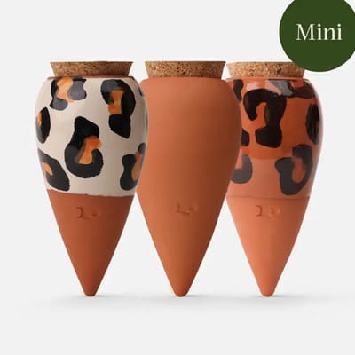 Bewatering Olla`s Trio - Leo - Leopard - Mini`s - Bewatering - Keramiek & Terra Cotta - Waterdruppelaar - Bewateringsbol voor Planten - Druppelsysteem - Moestuin - Tuinieren