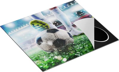 Chefcare Inductie Beschermer Voetbalspeler met de Bal in het Stadion - 60x50 cm - Afdekplaat Inductie - Kookplaat Beschermer - Inductie Mat