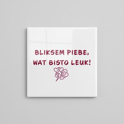 “Bliksem Piebe, Wat Bisto Leuk!” Keramische Tegel – Grappige & Lieve Quote Wanddecoratie – 15 × 15 cm