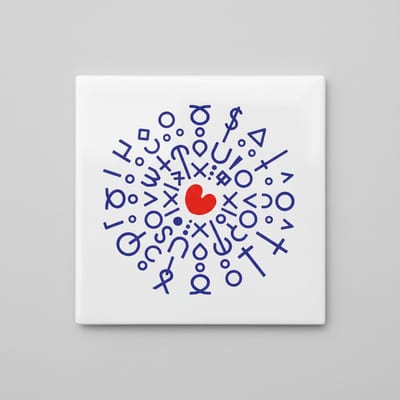 Abstracte Liefdessymbolen Tegel 15×15 cm – Moderne Blauwe Typografie Kunst met Rood Hart – Stijlvolle Decoratieve Keramische Wandtegel