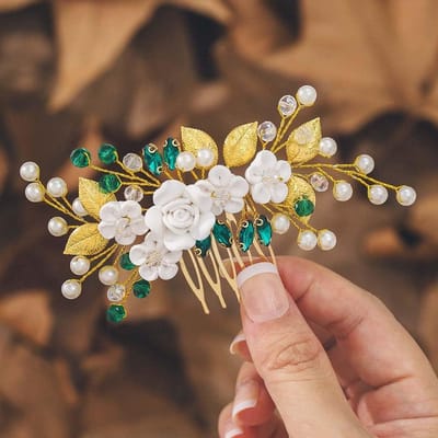 Bloemige Haaraccessoire voor Bruidskapsels met Groene Kristallen en Parels - Perfect voor Gasten en Bruiden