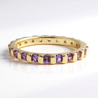 Cavill - 9K Geelgouden Ring met 22 Onverhitte Purper Saffieren (0,72 ct) - Ronde Slijpvorm - Tijdloze Luxe Sieraad - Elegant & Stijlvol