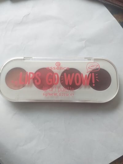 Essence lips go wow! Lip art palette 01 show 'em your style!