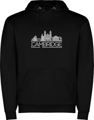 Zwarte unisex hoodie met “ Sky Line Cambridge – Vakantiegevoel – Strak – Modern “ Print Full Color Color merk Roly maat S