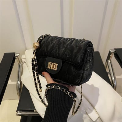 Sacs à la mode pour femmes Nouveau style Style simple Petit sac carré Chaîne en losanges brodée à la mode Bandoulière simple black