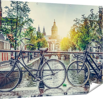 Gards Tuinposter Amsterdamse Brug bij een Gracht met Zonsondergang - 150x120 cm - Tuindoek - Tuindecoratie - Wanddecoratie buiten - Tuinschilderij