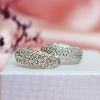 Huitan Nieuwe U-vormige Hoepeloorbellen voor Dames Veelzijdige Eenvoudige Stijlvolle Accessoires Wit/Zwart Zirkonia Party Sieraden Hot gray