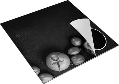 Chefcare Inductie Beschermer Tomaten op Zwarte Marmer - Groente - Zwart Wit - 78x78 cm - Afdekplaat Inductie - Kookplaat Beschermer - Inductie Mat
