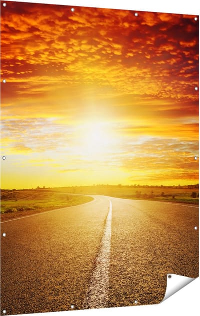 Gards Tuinposter Zonsondergang Over de Weg met een Rode Lucht - 120x160 cm - Tuindoek - Tuindecoratie - Wanddecoratie buiten - Tuinschilderij