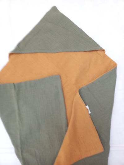 Oogappel Cottonsoft Hydrofiel Baby Badcape Olijfgroen en Karamel 75x75 cm Kraam Cadeau-Groen-Karamel