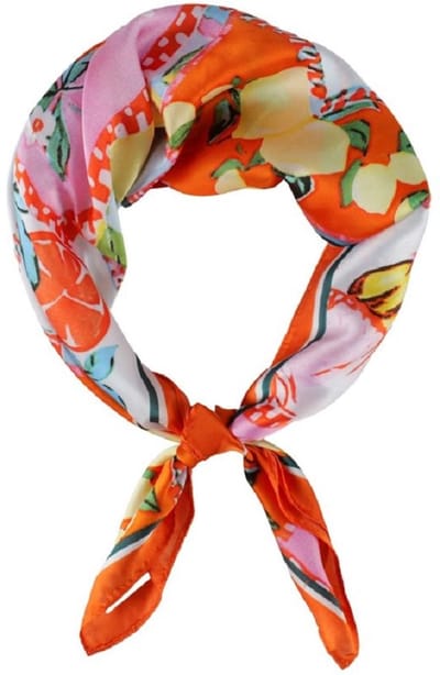 Een bijzondere en heerlijke gladde trendy sjaal in een mooie print (70 x 70cm). Soepele stof in aantrekkelijke kleuren. Leuk om voor uzelf te kopen of om cadeau te geven aan iemand. Voorzichtig wasbaar op 30 graden.