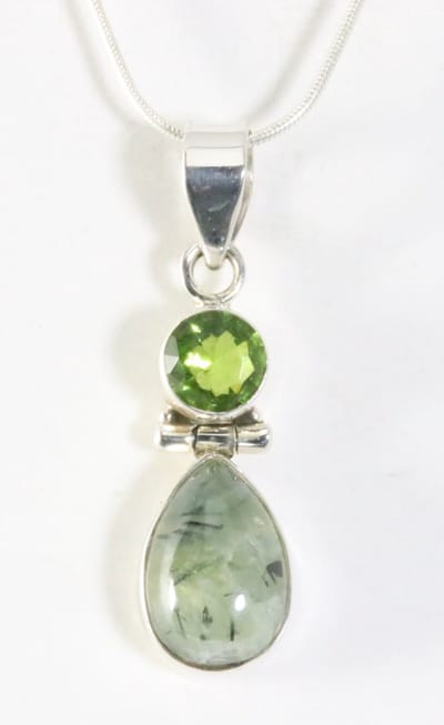 Zilveren hanger met prehniet en peridoot aan ketting