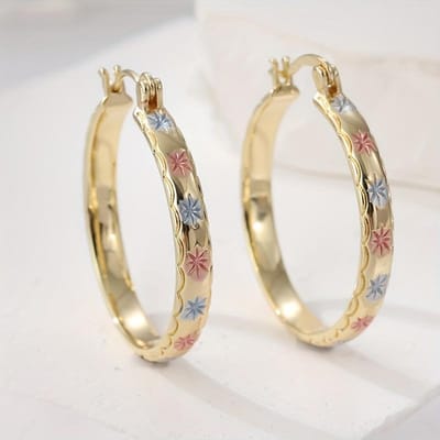 Boucle d'oreille créole simple classique pour femmes couleur or motif géométrique convient diverses occasions métal polyvalent bijoux féminins cadeaux beige