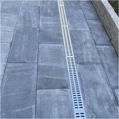 Afvoergoot Buiten - Lineair Afwateringssysteem - Efficiënte Drainage - Roestvrijstalen Rooster - 60x10x6 cm - Zilver