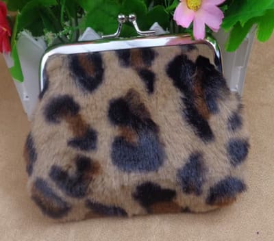 Beige - zwart - bruin - faux fur - luipaard print - Pluche munten portemonnee met leopard print – Gevoerd – 12 x 9 cm – Compact en zacht etui