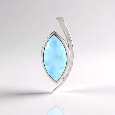 Cavill - Blauwe Larimar Hanger 6,382 ct - 925 Sterling Zilver - Platina Verguld - Moderne Elegante Marquise Cabochon - Dominicaanse Larimar Sieraad