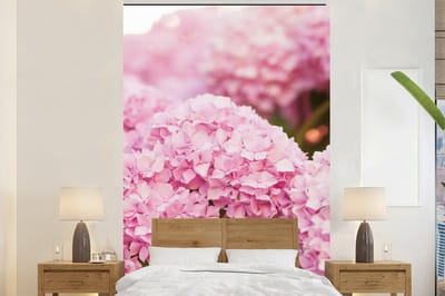 Behang - Fotobehang Struik - Bloemen - Roze - Hortensia - Breedte 145 cm x hoogte 220 cm