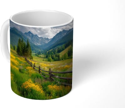 Mok - Koffiemok - Veld - Hek - Bergen - Bloemen - Mokken - 350 ML - Beker - Koffiemokken - Theemok