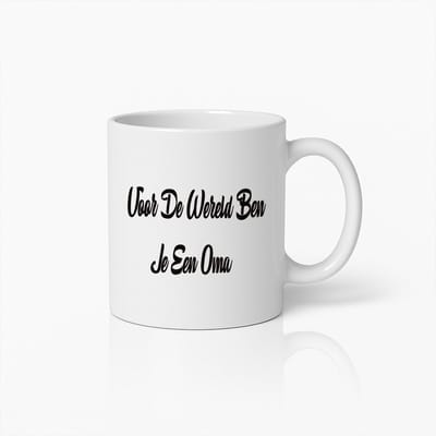 Hartverwarmende Oma Mok – “Voor De Wereld Ben Je Een Oma” – Doordacht Cadeau voor Grootmoeders – Witte Keramische Koffiemok – 330ml
