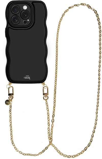 xoxo Wildhearts Glossy Wavy Cord Case Zwart - Geschikt voor iPhone 13 Pro - Dreamy - Lang koord - Glimmend telefoonhoesje met golven - Hoesje met koord - Gouden ketting - lang telefoonkoord - Zwart hoesje - Lange variant koord