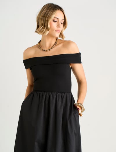 Zwarte midi-jurk van jersey en andere stoffen met ballonmouwen