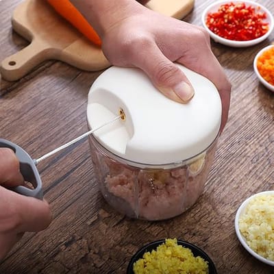 Karma Uiensnijder, wit 900ML 5 bladen groenteschaaf, multifunctionele hakmolen en groentesnijder, handmatig voor razendsnel snijden van uien, vlees, knoflook en Andere groenten (wit, 900ML)