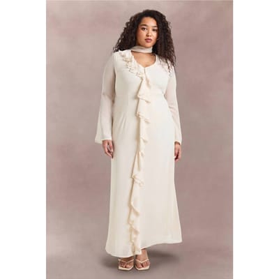 boohoo Dames Plus Maxi Jurk Met Ruche Voornaad En Sjaaldetail | Ecru | Maat: 44