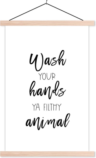 Posterhanger incl. Poster 40x60 cm - Schoolplaat - Spreuken - Quotes - Wash your hands ya filthy animal - Hand - Handen - Textielposter - Blanke latten