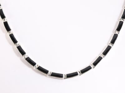 Zilveren collier met onyx