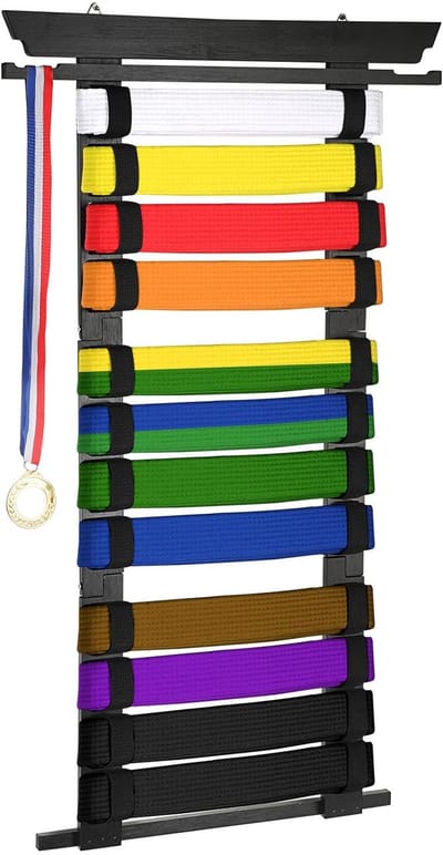 NTHProducts - Martial Arts Belt Holder - Belt Organizer - Perfect voor Taekwondo - Bamboo - Wandmontage - Geschikt voor 12 Belts - Gemaakt van duurzaam...