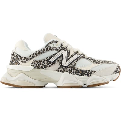 New Balance 9060 Sneakers Dames - Beige - Maat 36 - Leer