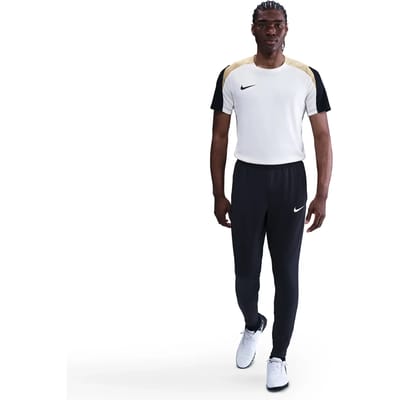 Nike strike dri-fit voetbalbroek in de kleur zwart.