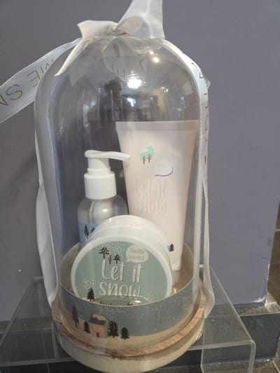 geschenk set vrouwen verjaardag - kerst geschenk - leuk kado - body lotion - douche gel - sceub gel - let it snow - vanille