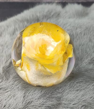 Resin Art JR: Unieke gedroogde Gele Roos in Bol